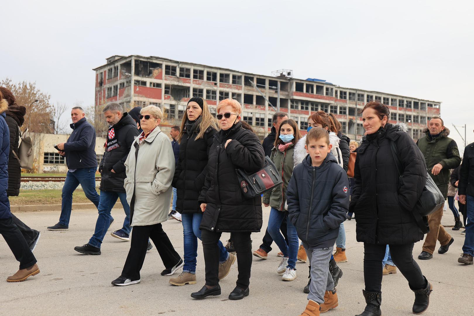 19.11.2021., Vukovar - U Borovo-commercu kod ostataka nekadasnje bolnice i sklonista "Vukovarske majke" odrzao se prigodni program, mimohod i polaganje vijenaca.