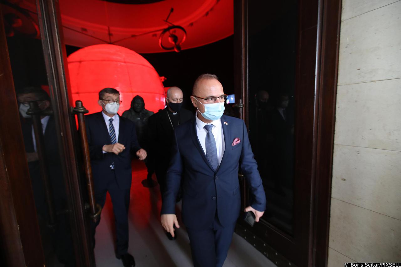 Zagreb: Ministar Gordan Grlić Radman u društvu veleposlanika obišao je izložbu "Hrvatska svijetu"