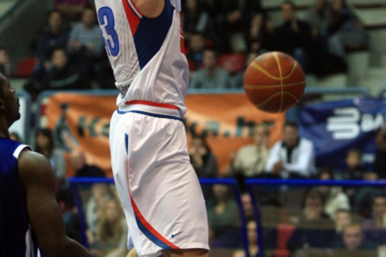 '04.12.2010.,KD Drazen Petrovic,Zagreb - NLB liga, 10. kolo, KK Cibona - KK Zadar.Leon Radosevic.Photo: Marko Prpic/PIXSELL'
