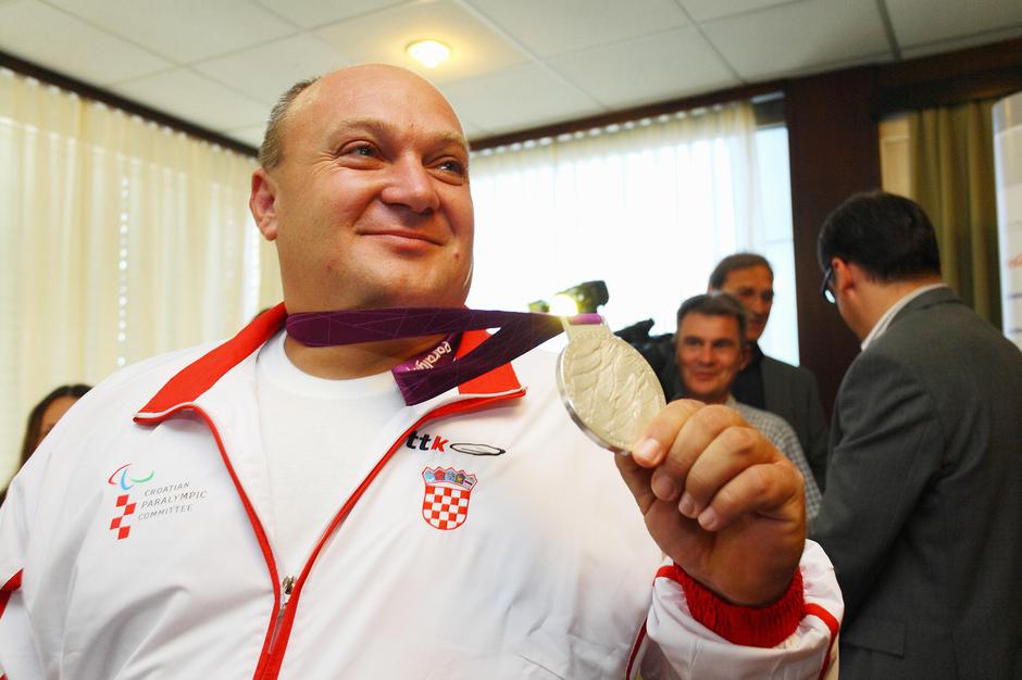 Zagreb: Paraolimpijac Darko Kralj iz Londona se vratio sa srebrnom medaljom