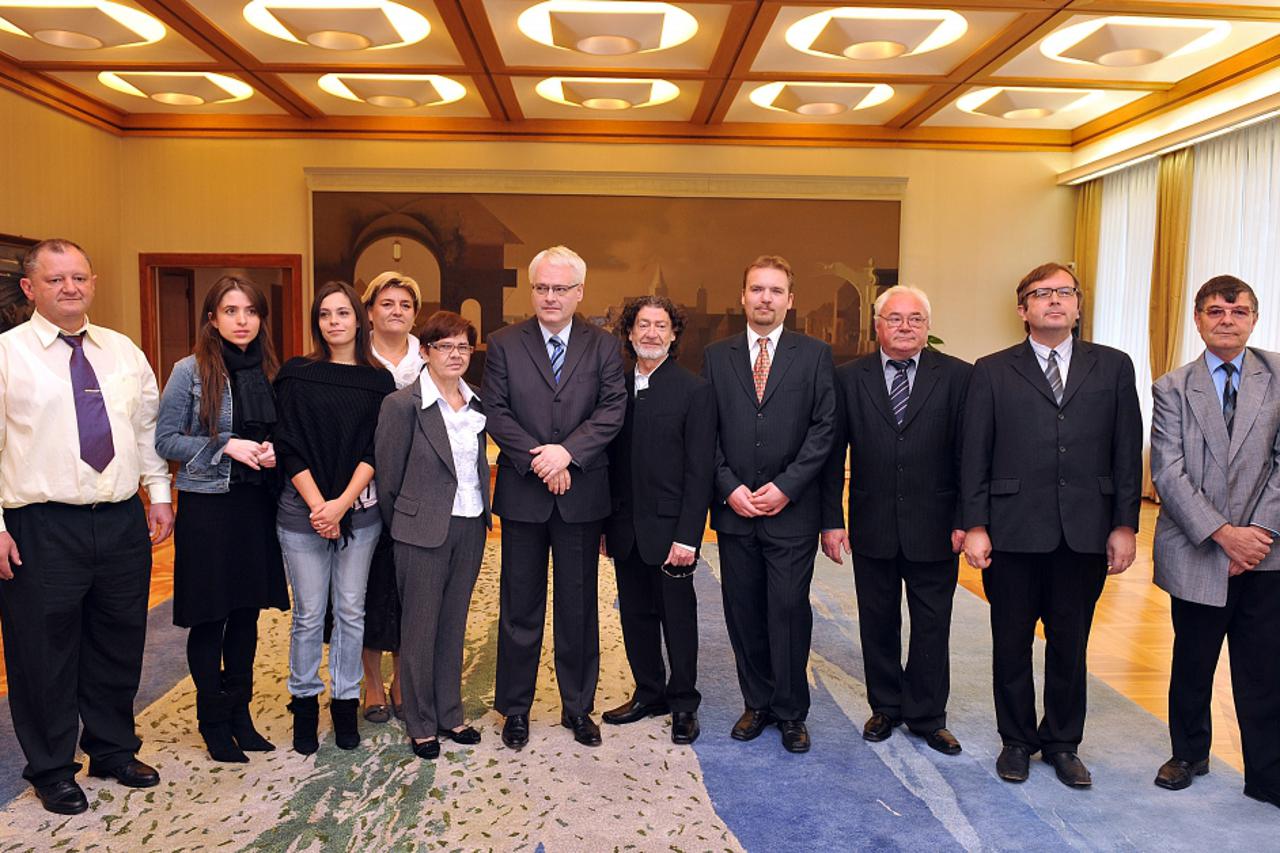 Ivo Josipović sa članovima Facebook grupe \"Ekipa i prijatelji Ive Josipovića\"