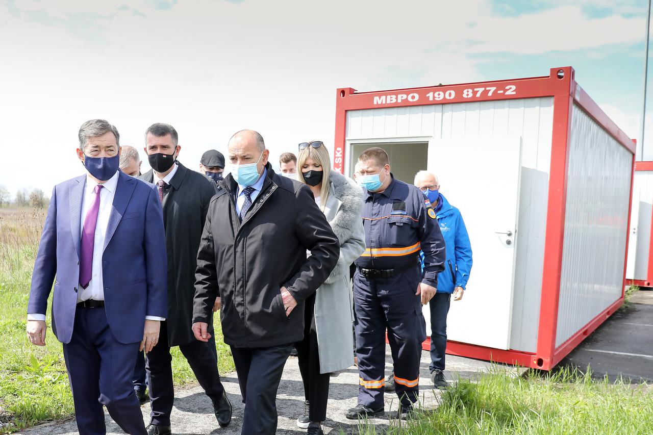 Vlasnik NK Osijek organizirao donaciju 120 stambenih kontejnera u Lekeniku