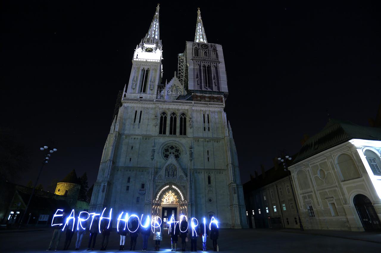 zagrebačka katedrala sat za spas zemlje