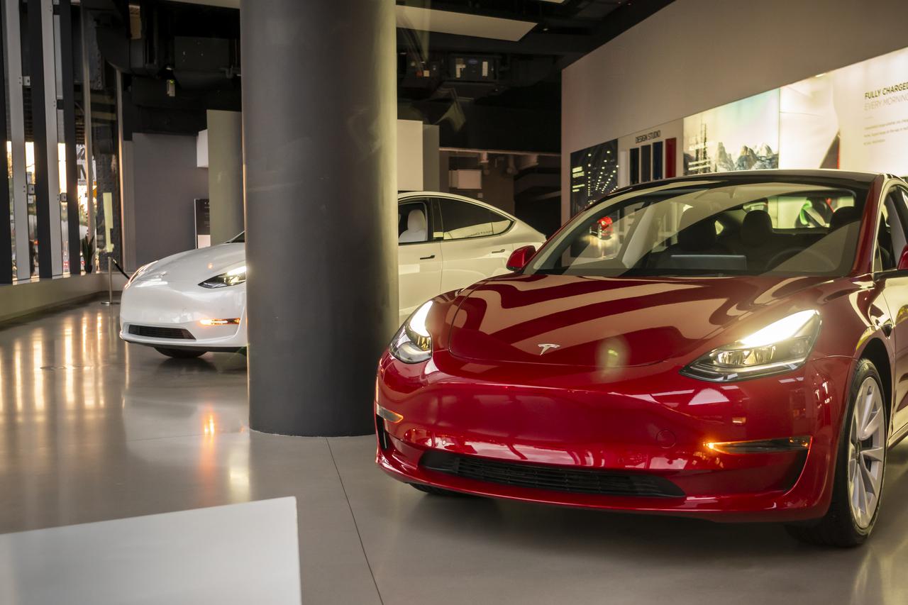 Tesla showroom in MePa