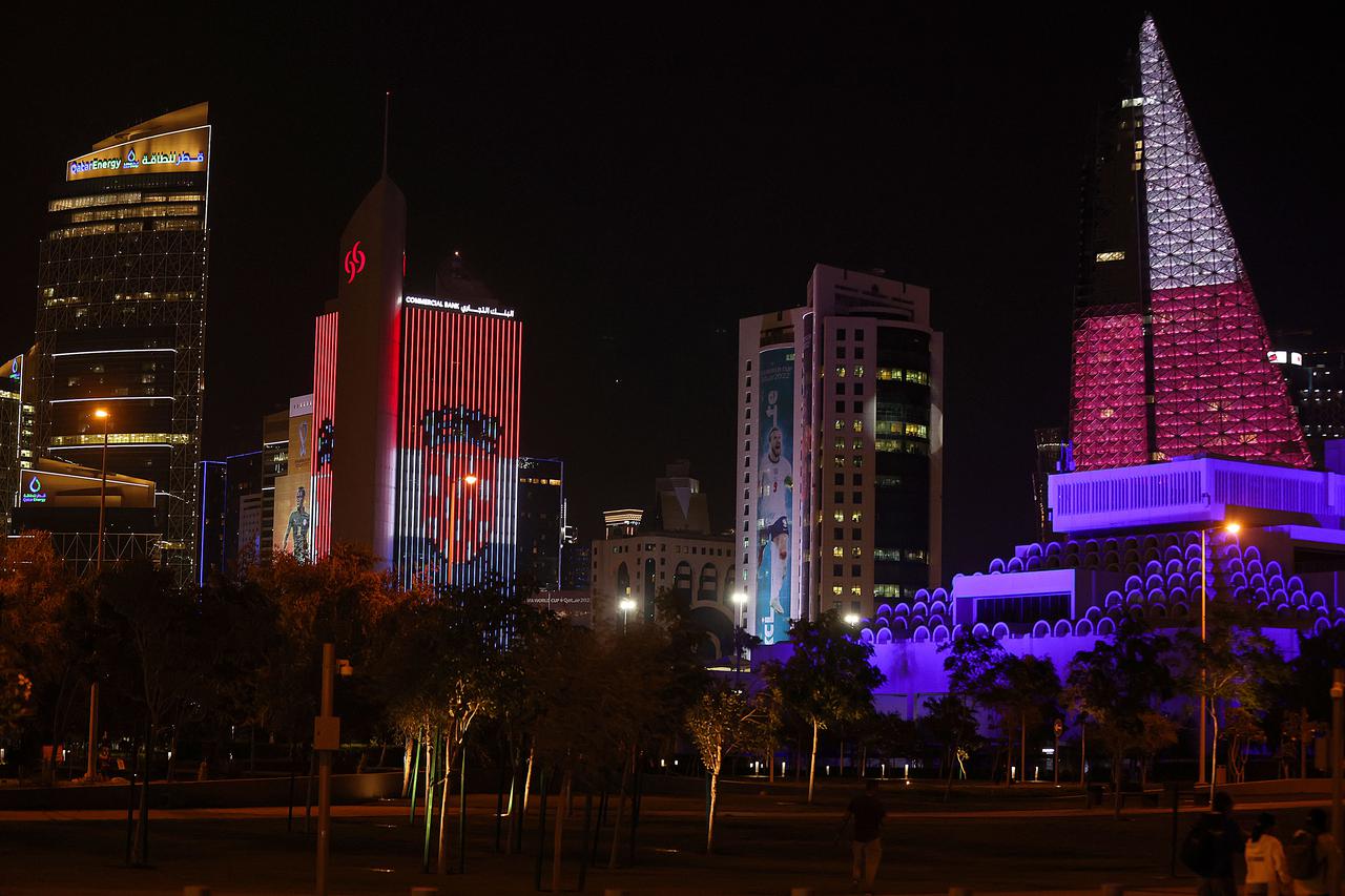 Doha: Neboder na West Bayu u bojama hrvatske zastave