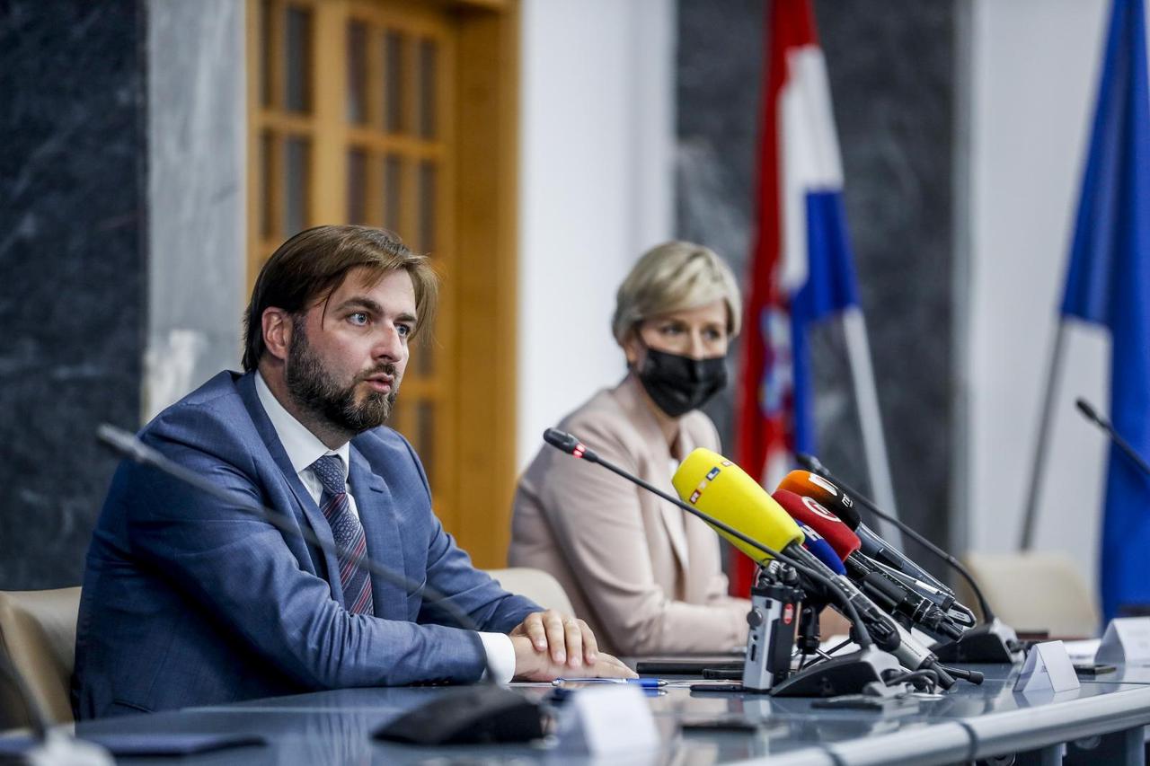 Zagreb: Ministar Ćorić održao je konferenciju za medije