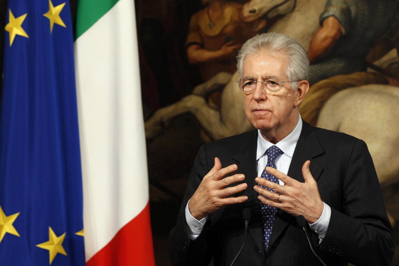 \'Italian Prime Minister Mario Monti speaks during a news conference at the end of a meeting with Poland\'s Prime Minister Donald Tusk at Chigi Palace in Rome January 19, 2012. REUTERS/Tony Gentile (I