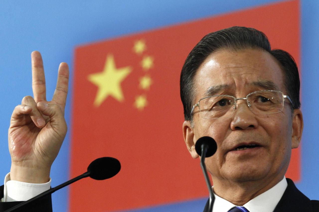 'China's Premier Wen Jiabao gestures during the 6th EU-China Business Summit in Brussels October 6, 2010.    REUTERS/Yves Herman   (BELGIUM - Tags: POLITICS BUSINESS)'