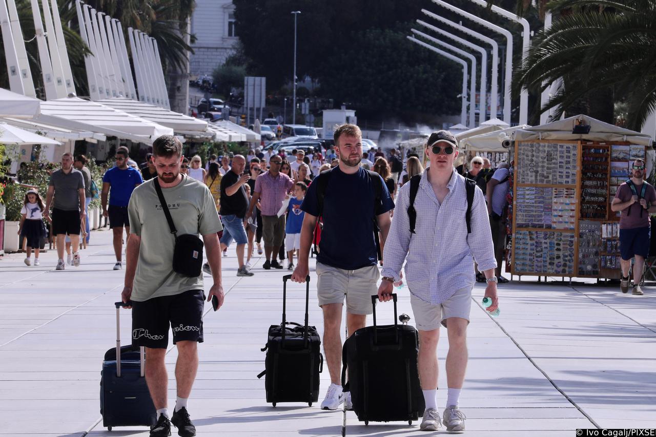 Split: Zahvaljujući lijepom vremenu još uvijek dolazi veliki broj turista