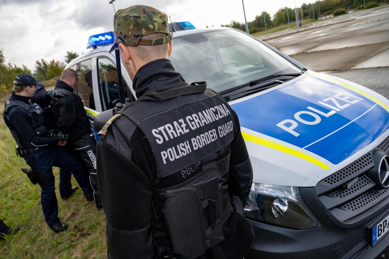 Čelnik sindikata policije Heiko Teggatz kazao je da broj ljudi koje se iz Poljske krijumčari u Njemačku već doseže razine viđene na granici s Austrijom tijekom početne faze masovne migracije u Europu
