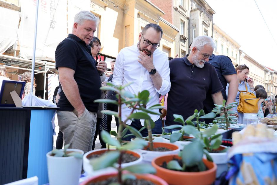 Zagreb: Gradonačelnik Tomašević obišao je manifestaciju Projekt Ilica Q’ART, ljetno izdanje pod nazivom Flower Power
