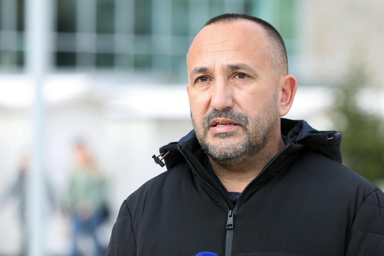 Hrvoje Zekanović dao izjavu nakon što je smijenjen s pozicije predsjednika Kluba zastupnika u Saboru