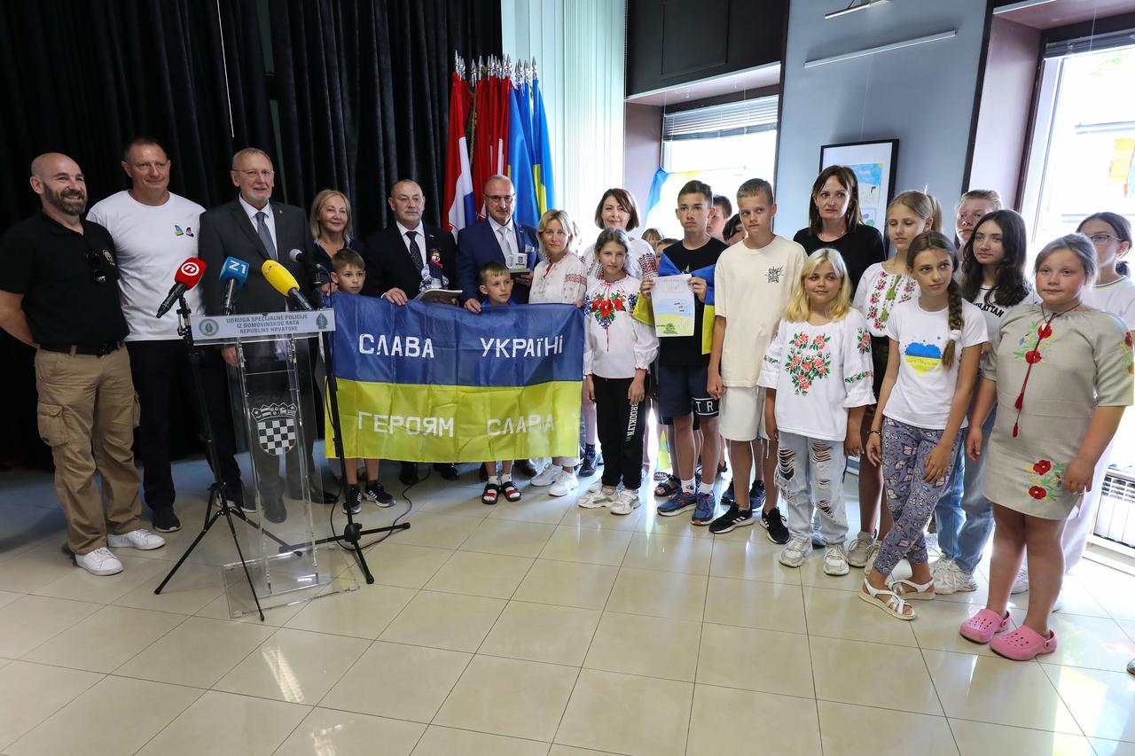 Zagreb: Izložba i druženje s djecom izbjeglicama iz Ukrajine  u Domu specijalne policije