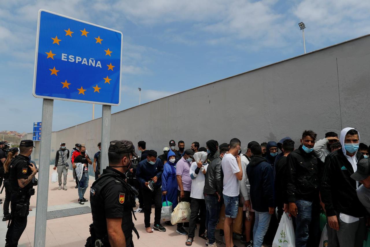Thousands of migrants cross the Spanish-Moroccan border at El Tarajal Beach in Ceuta