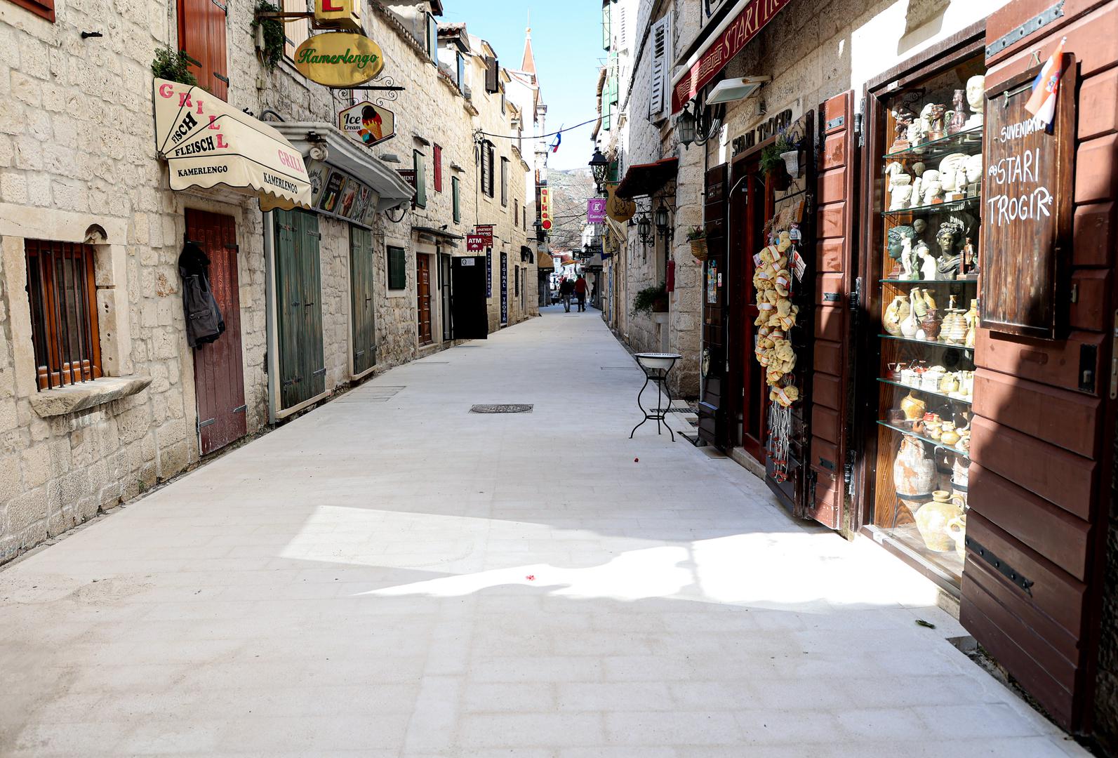 U našoj fotogaleriji pogledajte kako sada izgleda Trogir, a prizore je snimila Pixsellova fotoreporterka Ivana Ivanović.