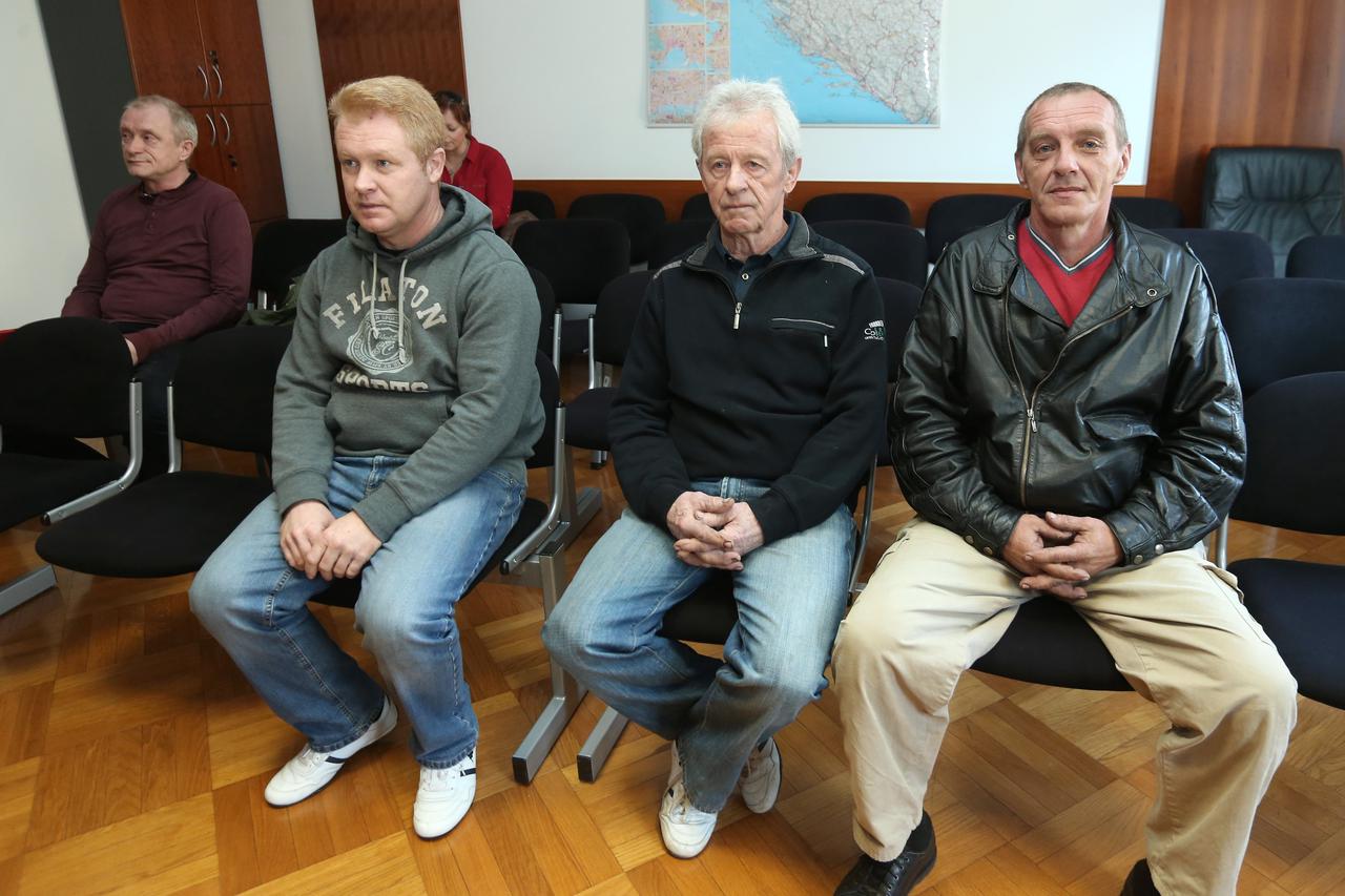 Vladimiru Čunku (67), njegovu sinu (40) i Zahniji Grahoviću (51) sudi se zbog premlaćivanja novinara