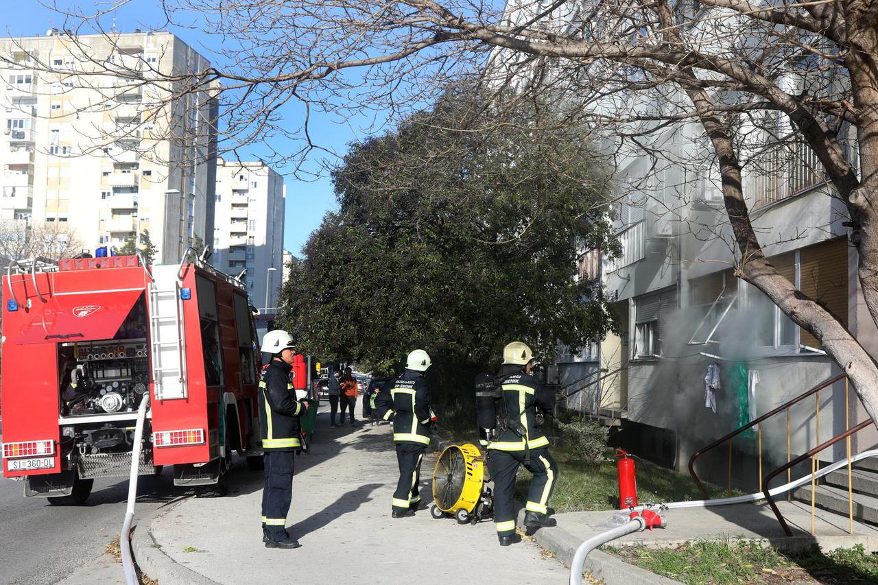 Šibenik: Intervencija vatrogasaca zbog požara dimnjaka na Baldekinu