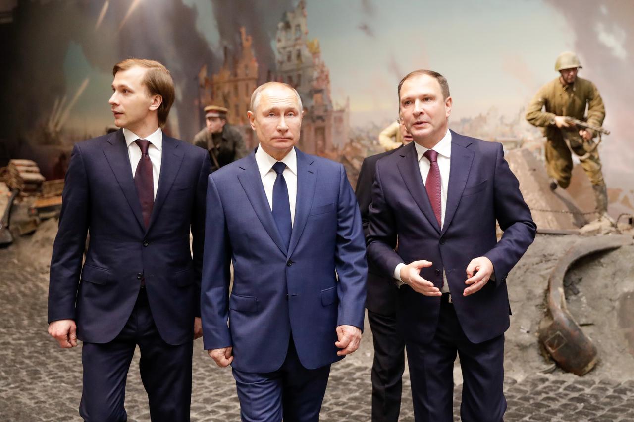 Putin visits WWII museum as Russia marks 77 years since Leningrad Siege was lifted