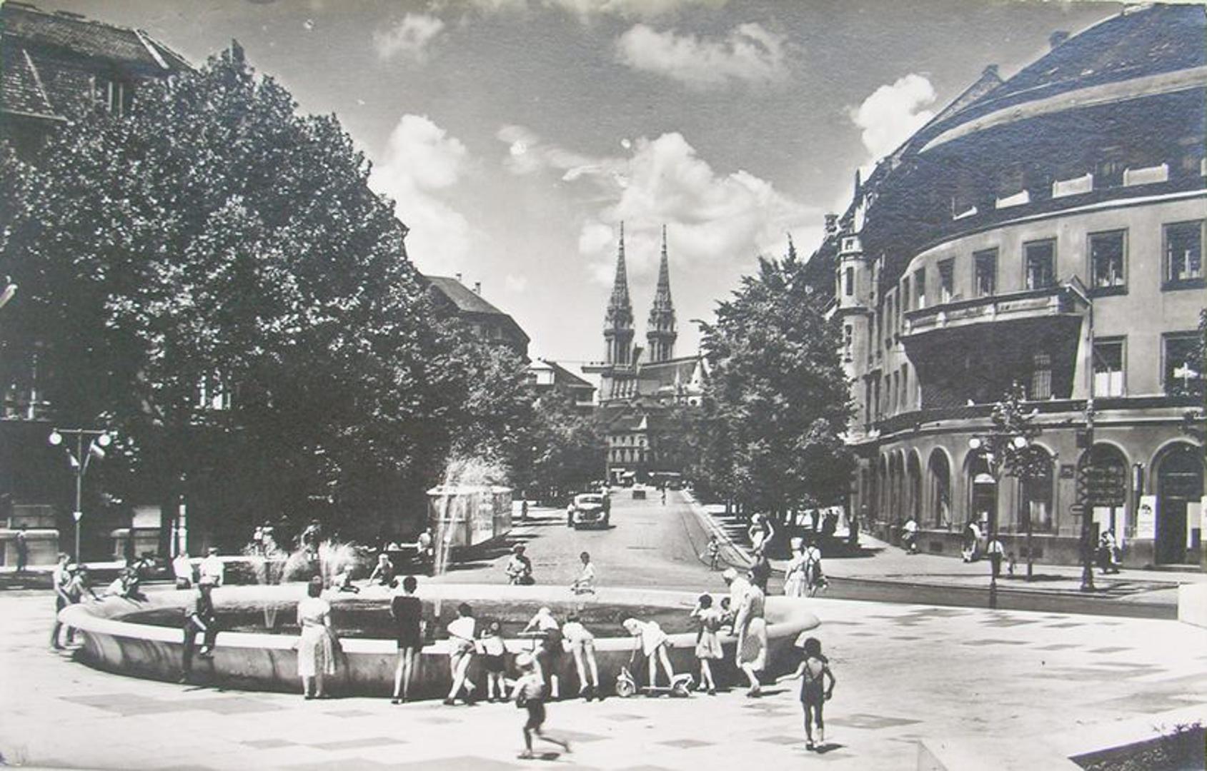 Fontana ispred džamije, 1960. 