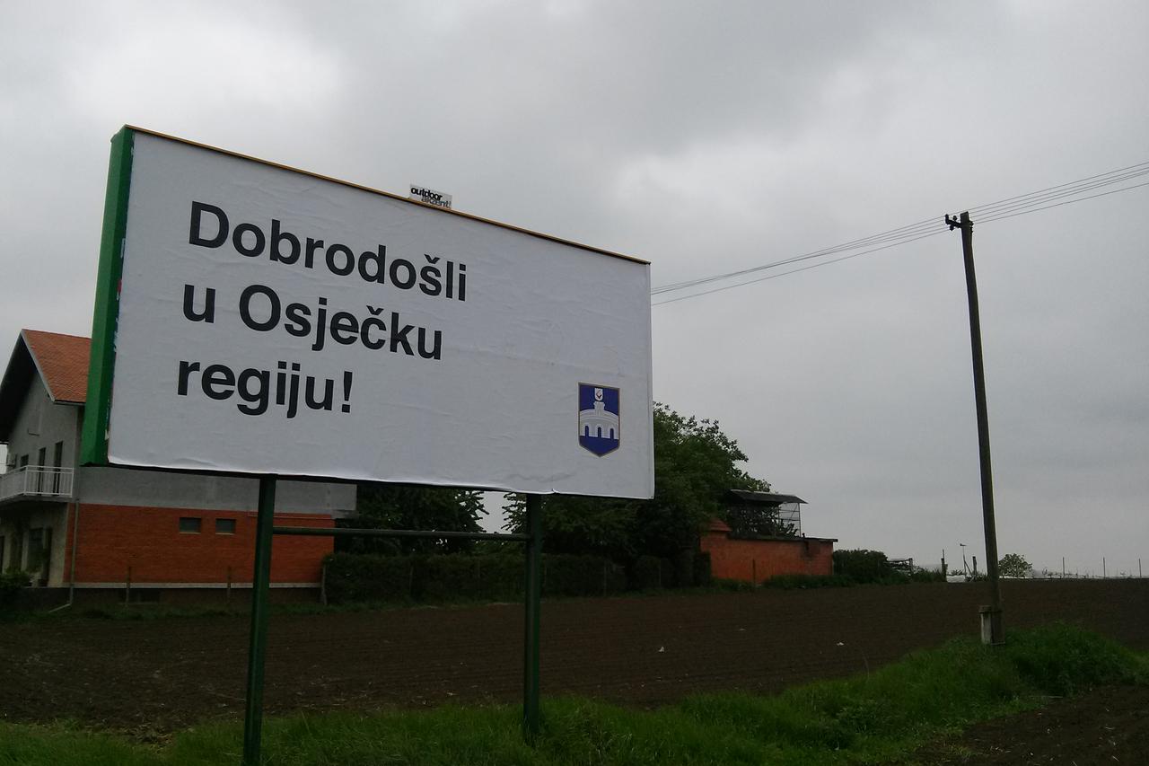 Danas je kod Vinkovaca osvanuo natpis 'Dobrodošli u Osječku regiju'