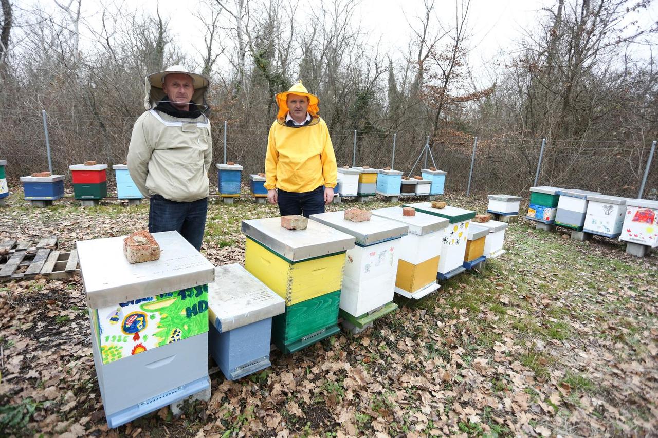Branitelji koji su završili edukaciju za pčelare