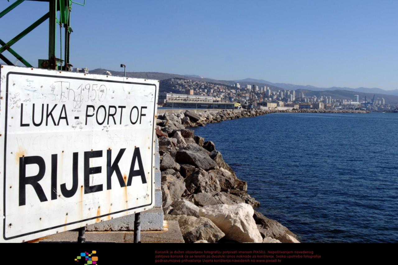 '09.02.2011., Rijeka - Ulaz u rijecku luku. Pogled od svjetionika sa vrha lukobrana. Photo: Goran Kovacic/PIXSELL'