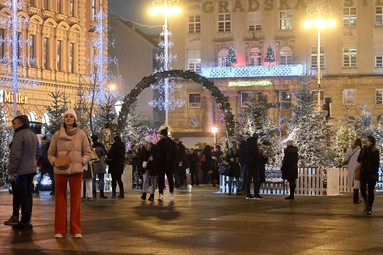 Zagreb: Advent se vratio na Trg bana Josipa Jelačića