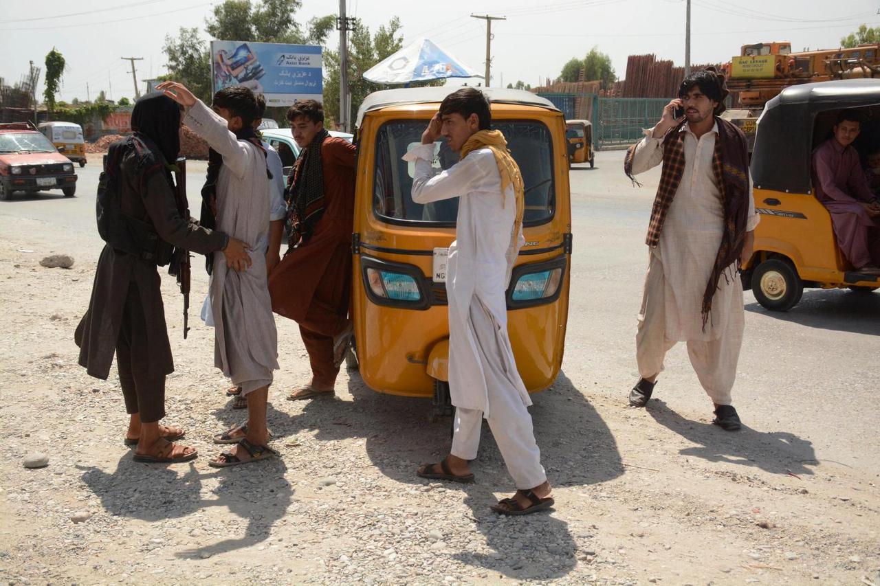 Talibani pretražuju sve koji se kreću ulicama afganistanskih gradova
