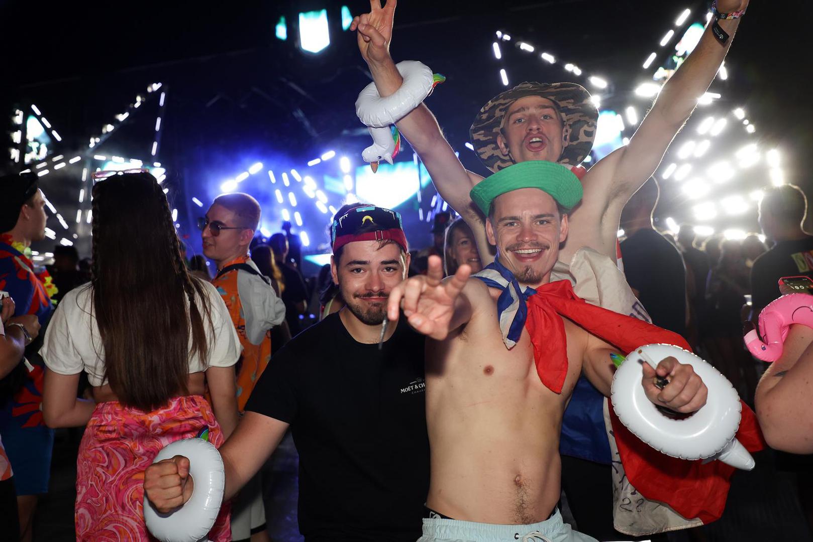 Uoči festivala organizatori su obećali da je ove godine na festivalu veća pozornica te da je posebna pozornost posvećena domaćim DJ-ima. 