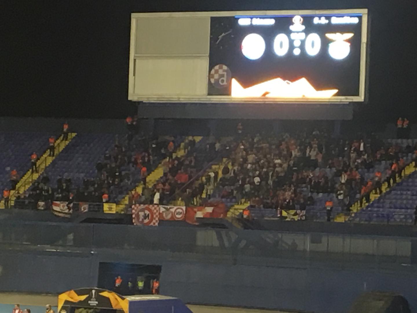 Zastave Torcide bile su i na prvoj utakmici na Maksimiru