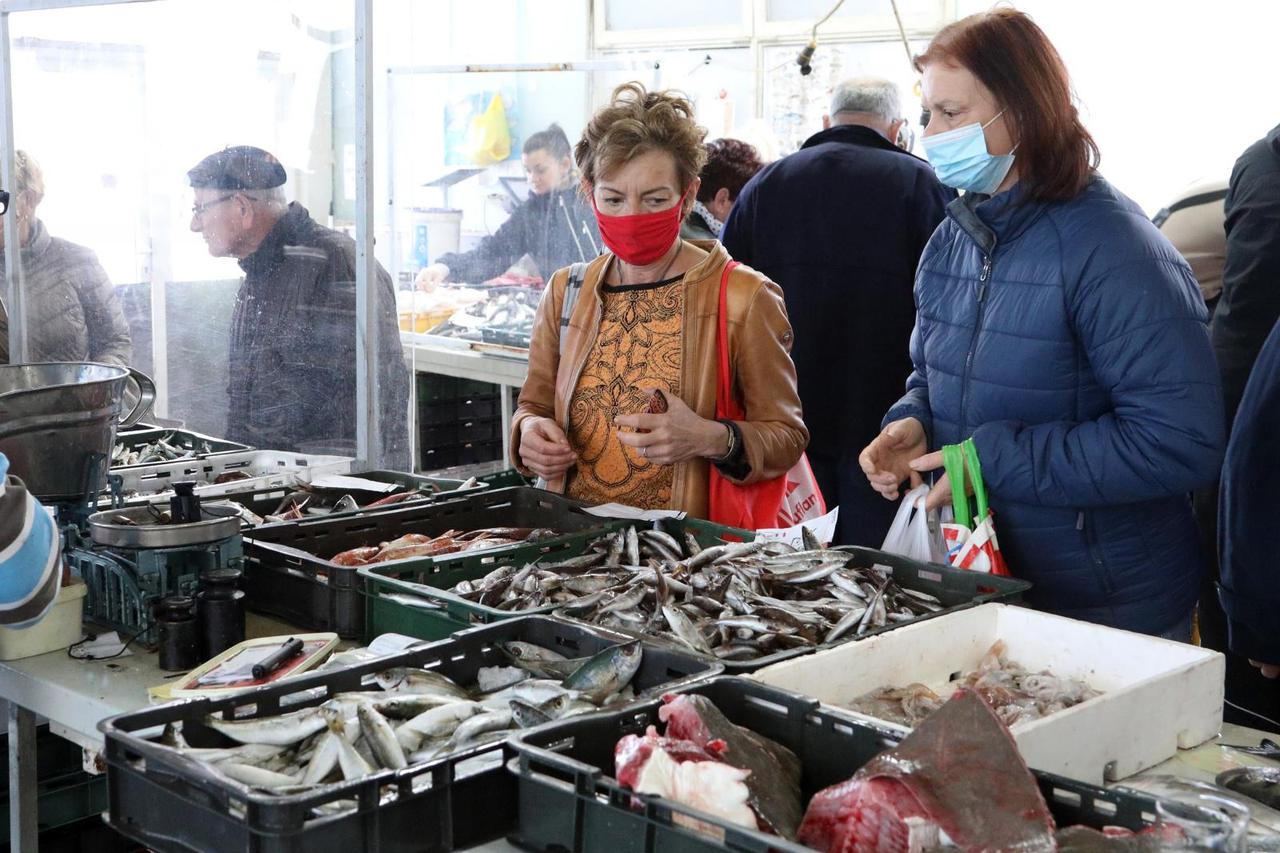 Šibenik: Bogata i raznovrsna ponuda ribe u ribarnici