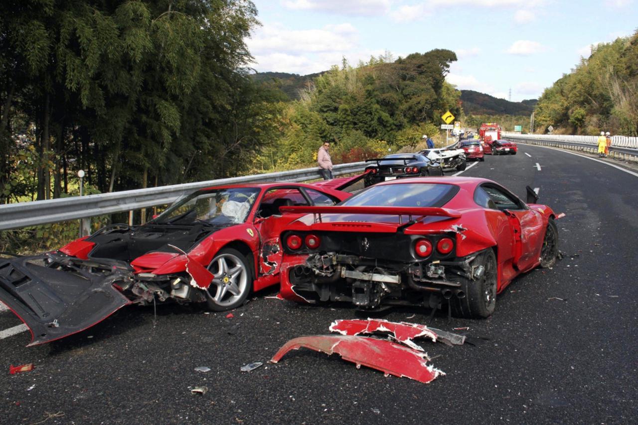 Prometna nesreća luksuznih automobila u Japanu (1)