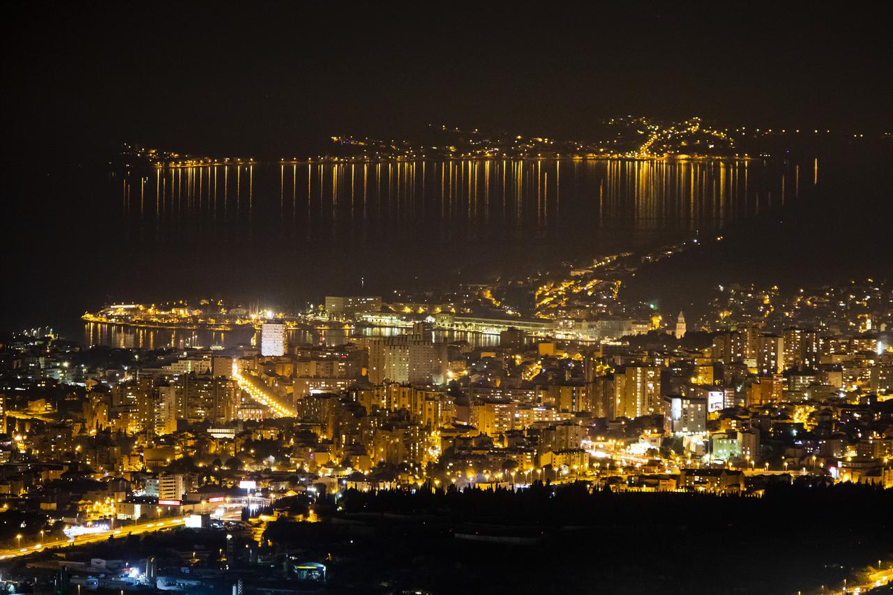 Noćna panorama Splita