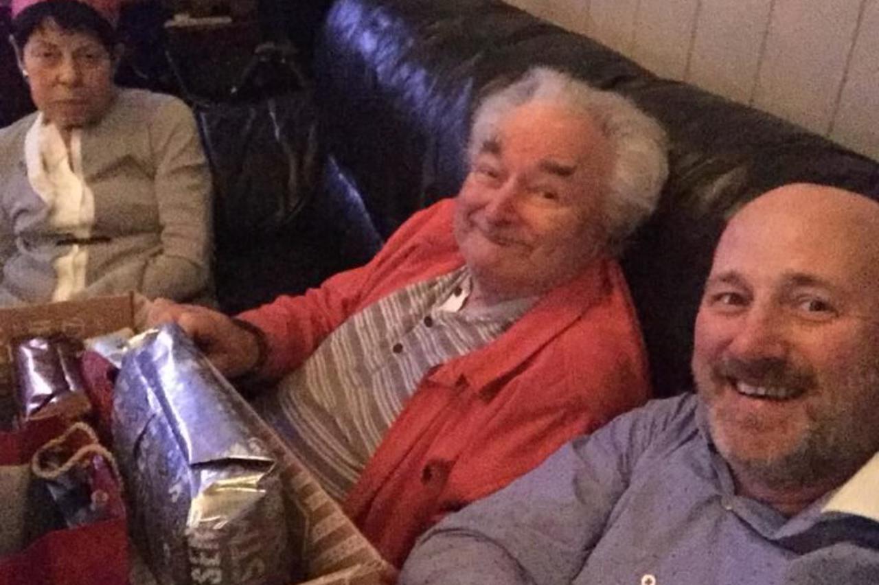 Umirovljenici Božić proveli u pubu koji je za njih osigurao i besplatno jelo