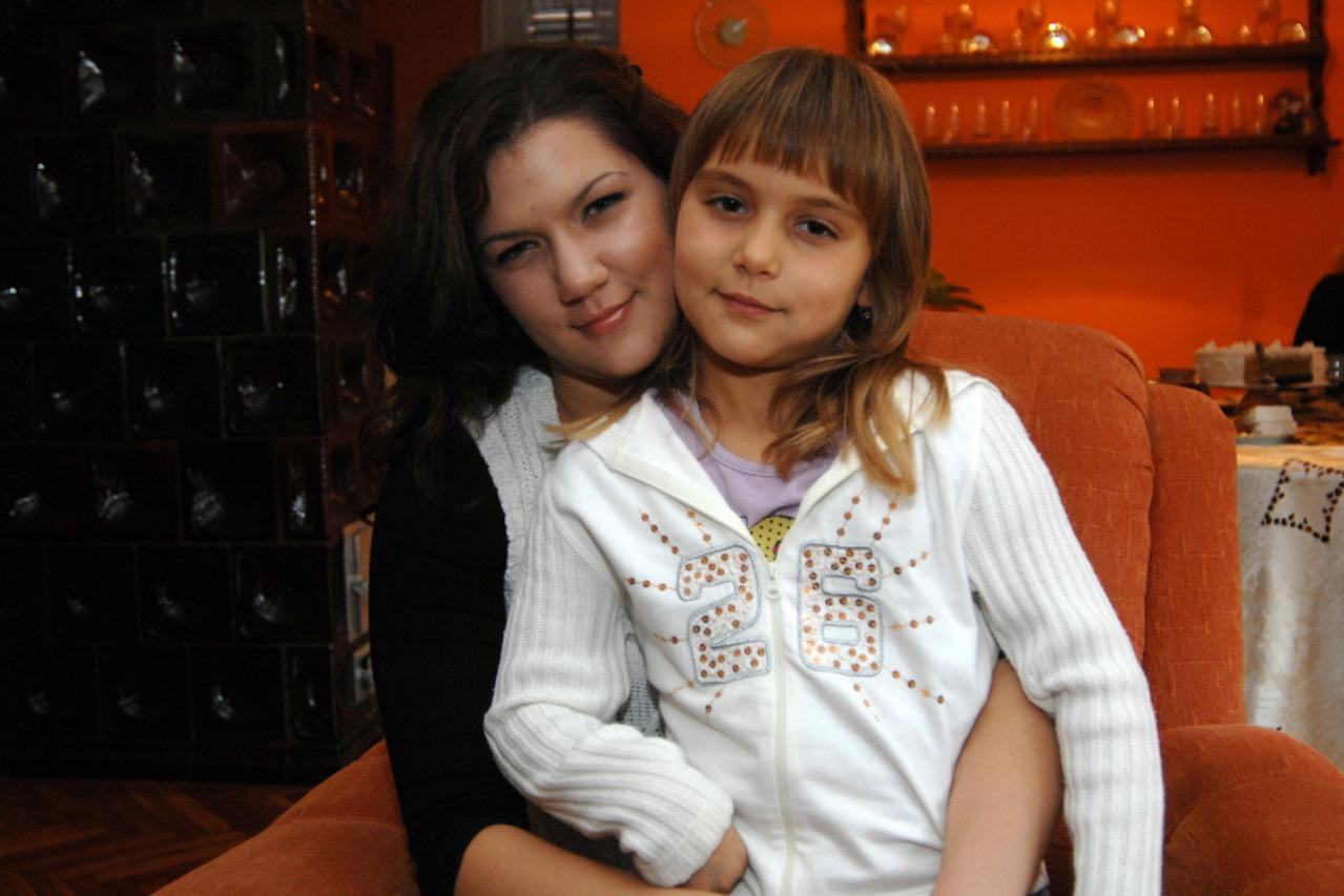 '06.10.2010., Osijek - Klara Beric s kcerkom Sofijom koju je rodila na hoklici u KBC Osijek.  Photo: Marko Mrkonjic/PIXSELL'
