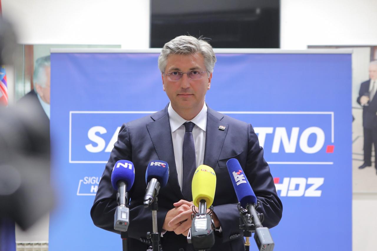 Zagreb: Plenković dao izjavu nakon sjednica Predsjedništva i Nacionalnog vijeća stranke