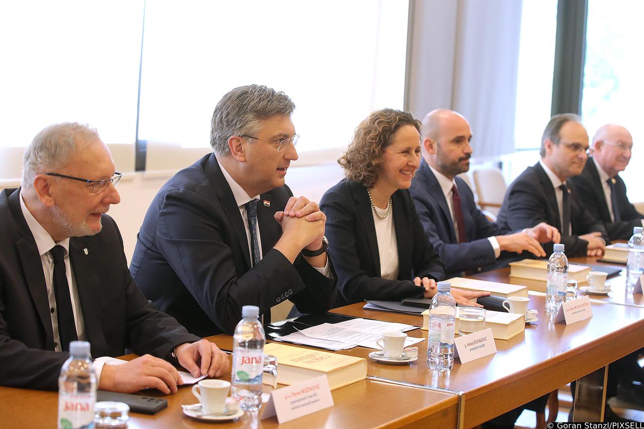 Zagreb: Plenković se sastao s članovima Stalnog vijeća HBK na čelu sa zadarskim nadbiskupom Želimirom Puljićem