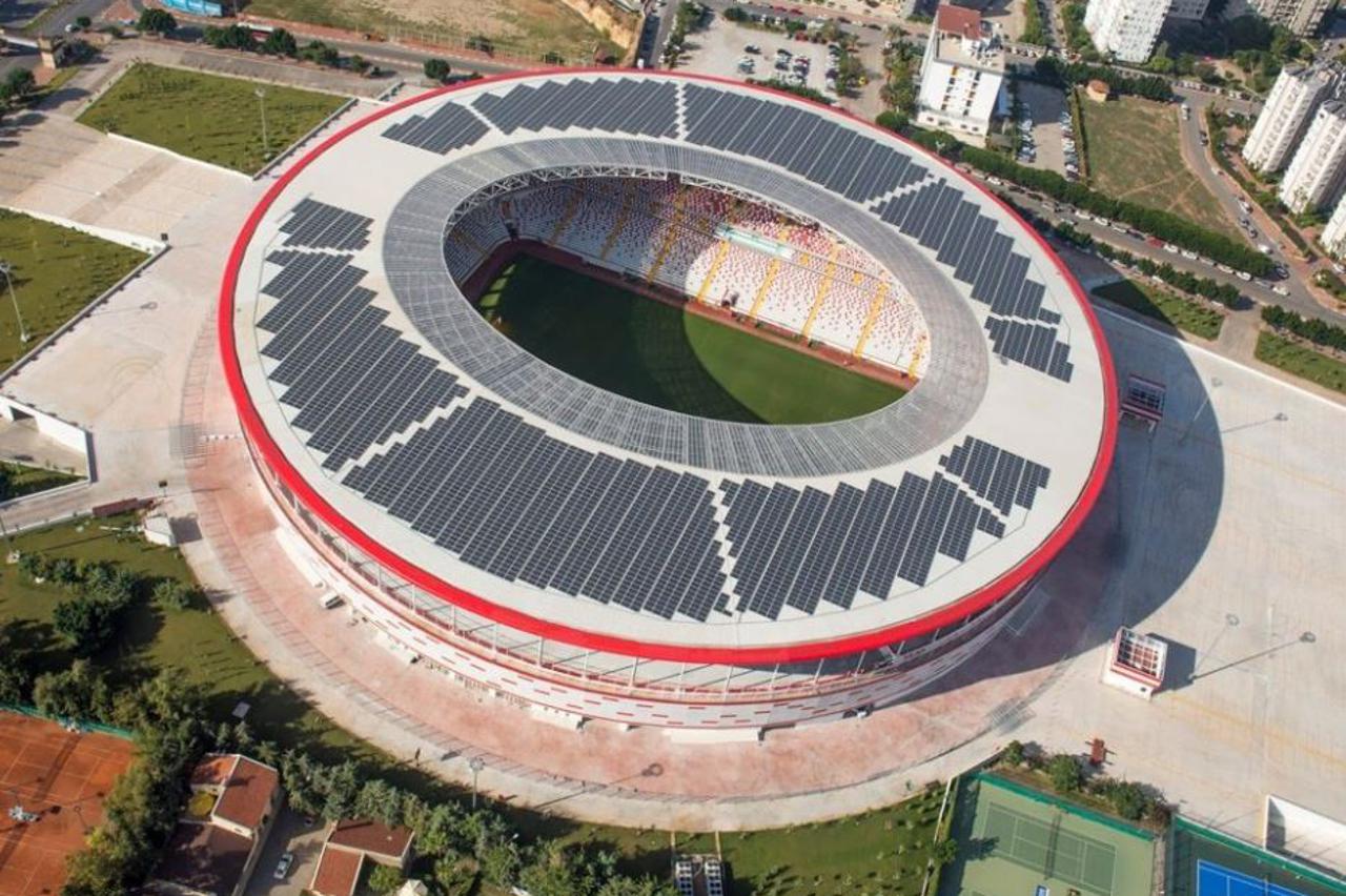 Čelništvo Hrvatskog nogometnog saveza (HNS) prepoznalo je V. Goricu kao sredinu koja je otvorena za projekte poput gradnje velikog stadiona