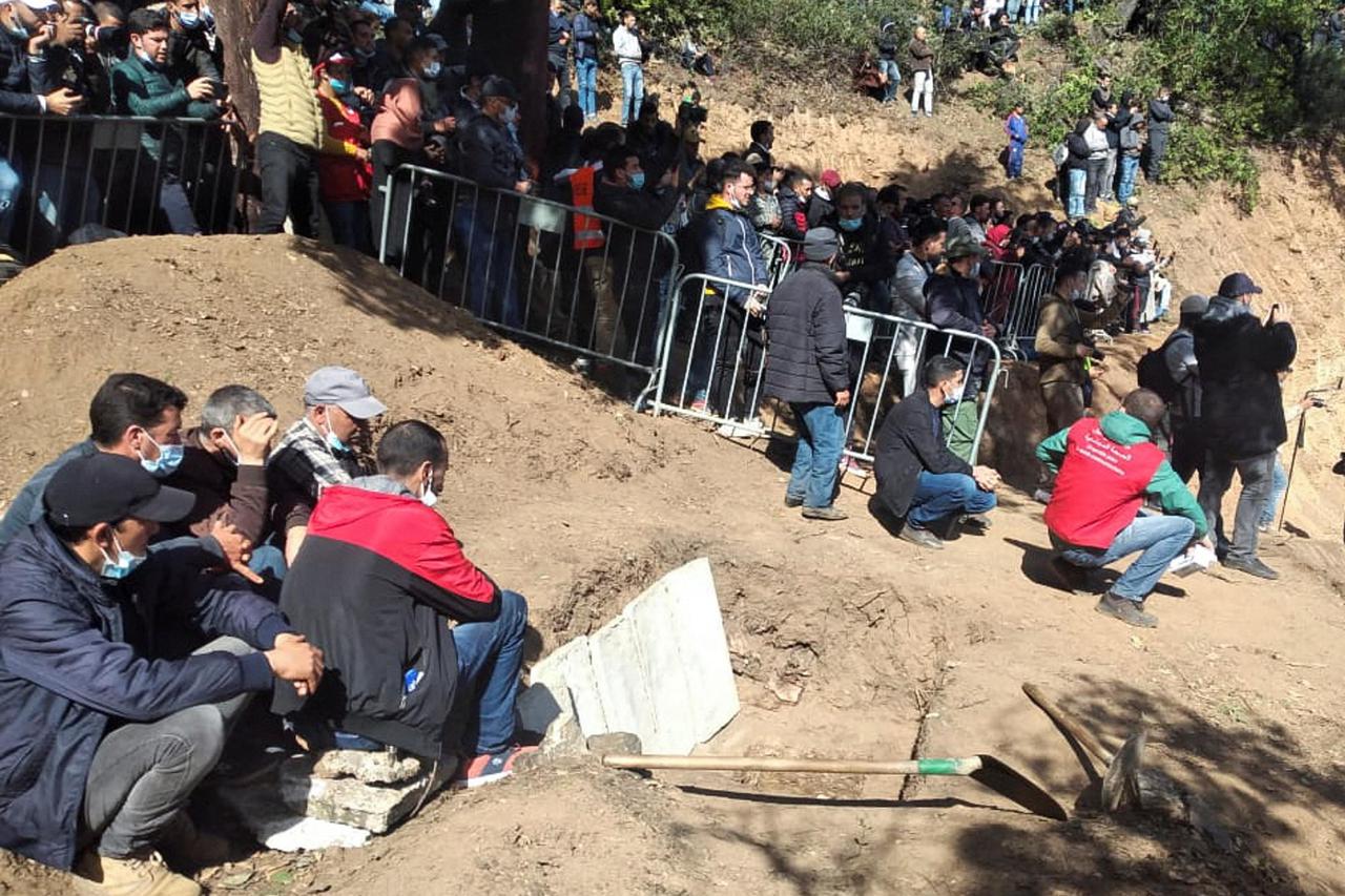 Moroccans say farewell to boy who died in well