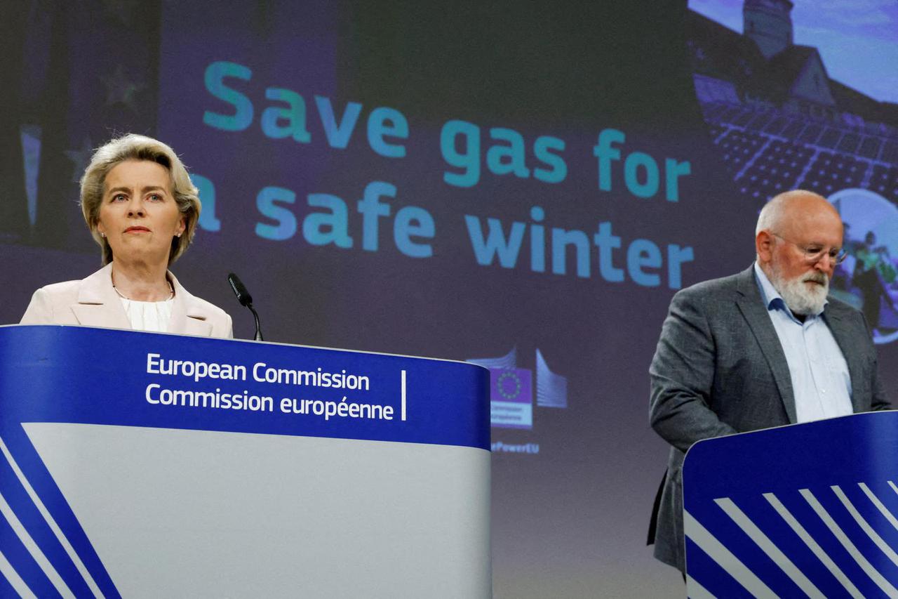 FILE PHOTO: European Commission President Ursula von der Leyen and Vice-President Frans Timmermans hold a news conference in Brussels, Belgium