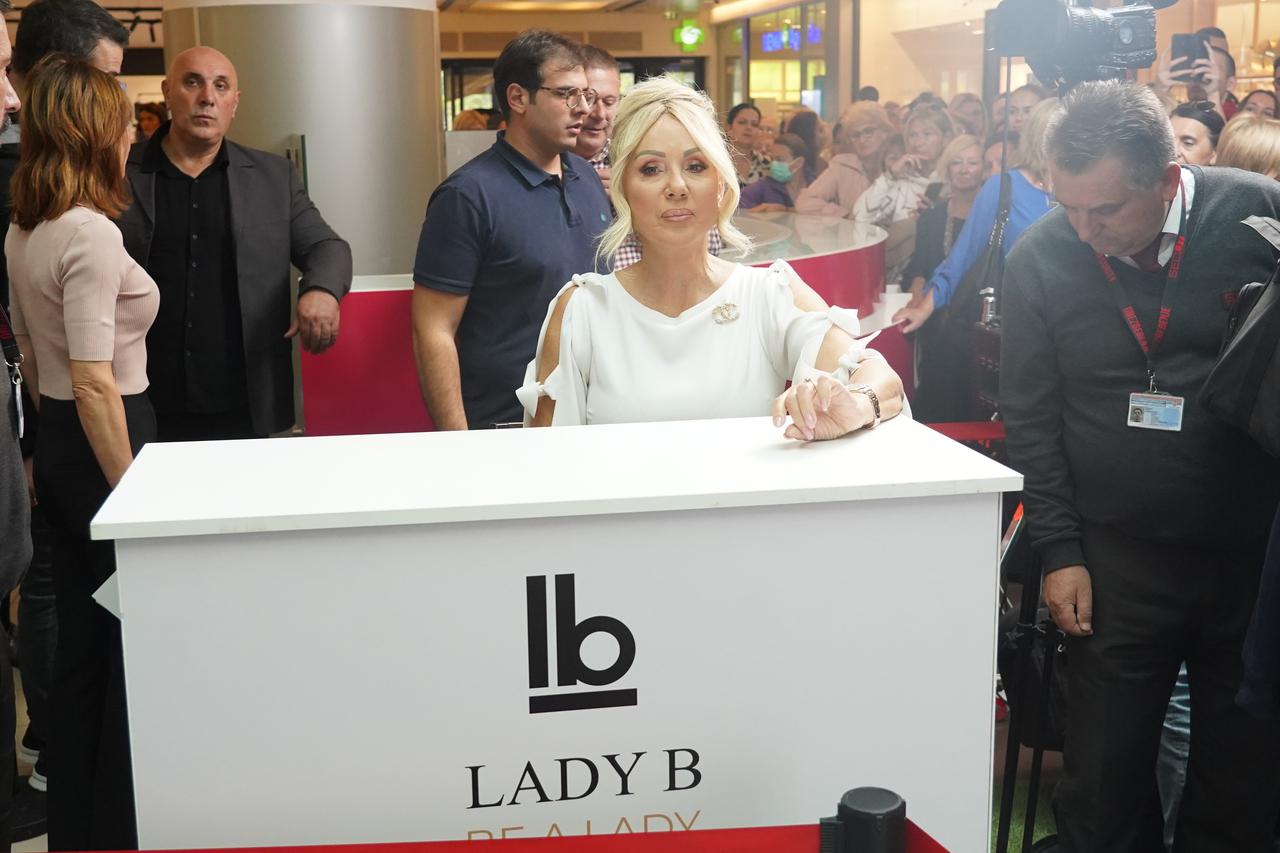 Beograd: Otvoren prvi prodajni štand brenda Lady B koji je nedavno predstavila Lepa Brena