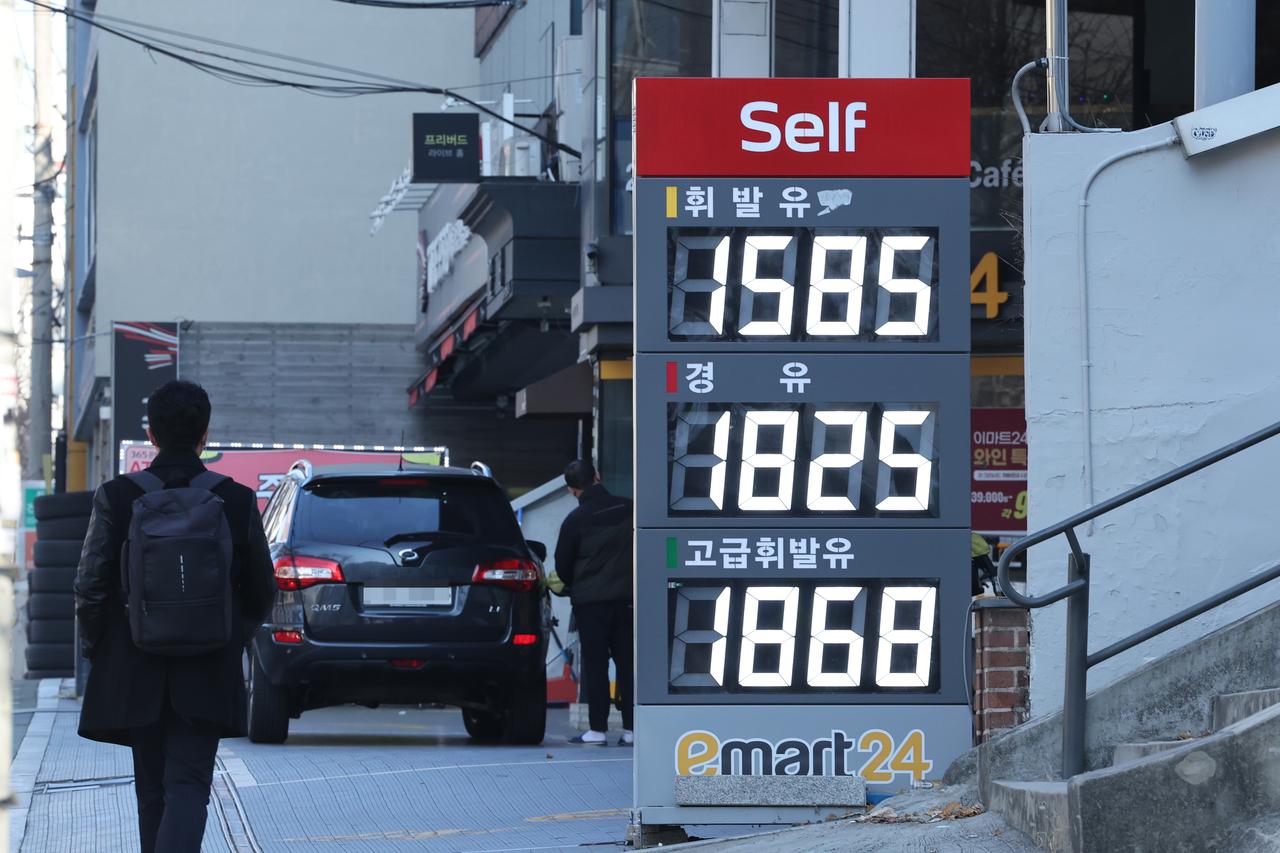 Gasoline prices fall