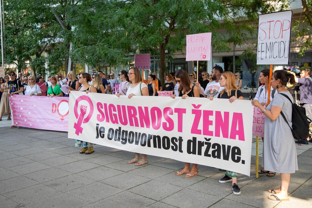 Osijek: Ženske organizacije i inicijative organizirale akciju "Sigurnost žena je odgovornost države"