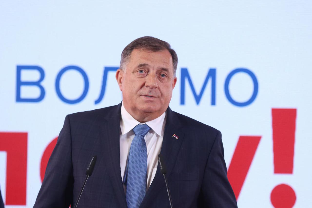 Banja Luka: Milorad Dodik, predsjednik SNSD-a i kandidat za predsjednika Republike Srpske proglasio noćas izbornu pobjedu