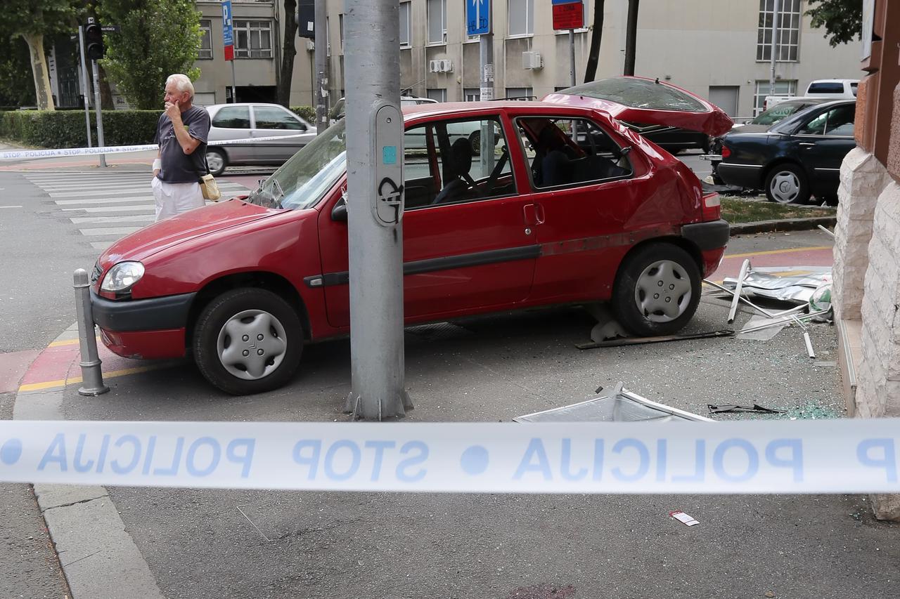 Zagreb: Sudar dva automobila na križanju Klaićeve i Kačićeve