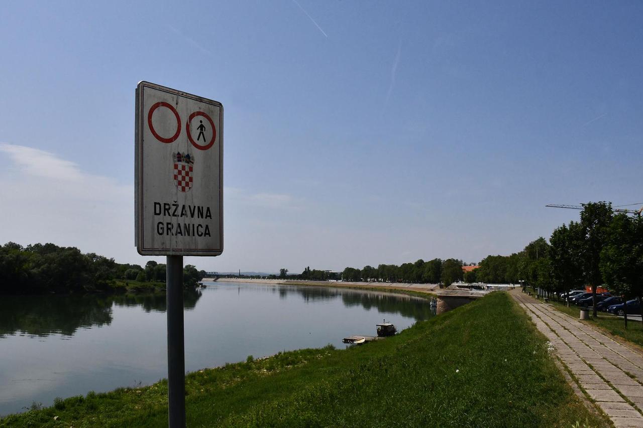 Slavonski Brod: Državna granica na rijeci Savi