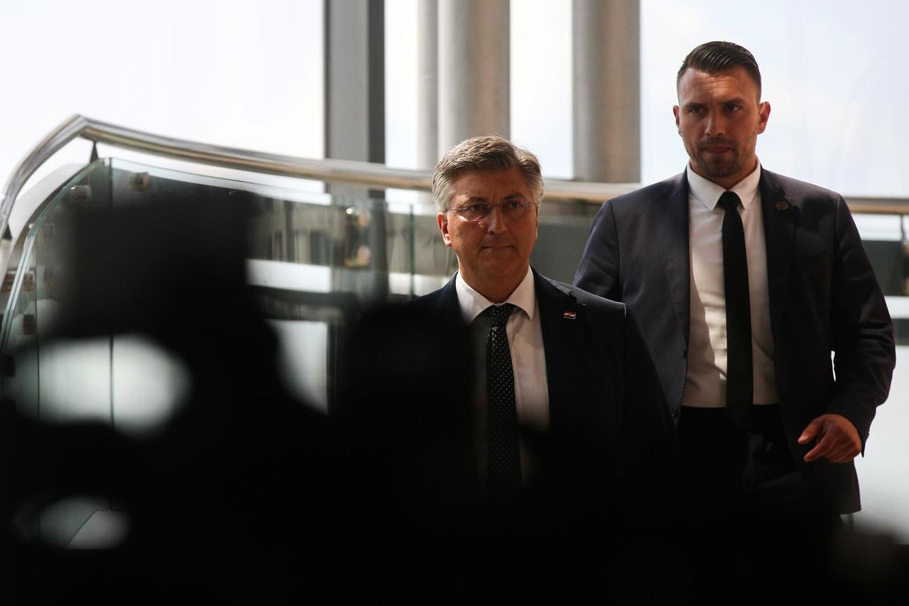 Zagreb: Premijer Andrej Plenković odlazi iz NSK nakon sjednice Vlade