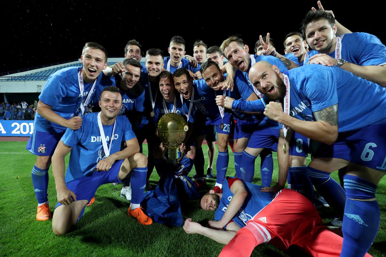 Slavlje Dinamovih igrača nakok osvajanja kupa