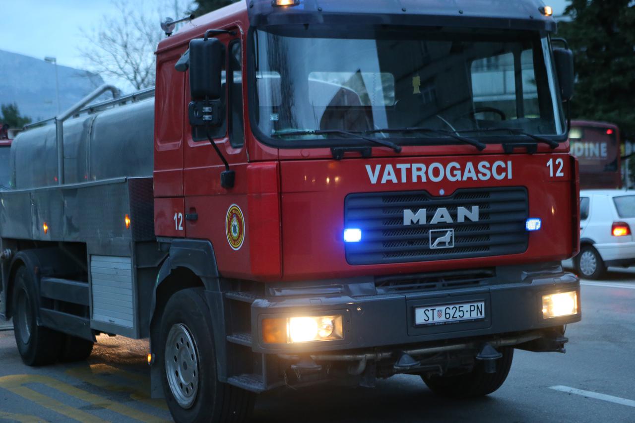 Vatrogasna vozila i oprema za gašenje požara