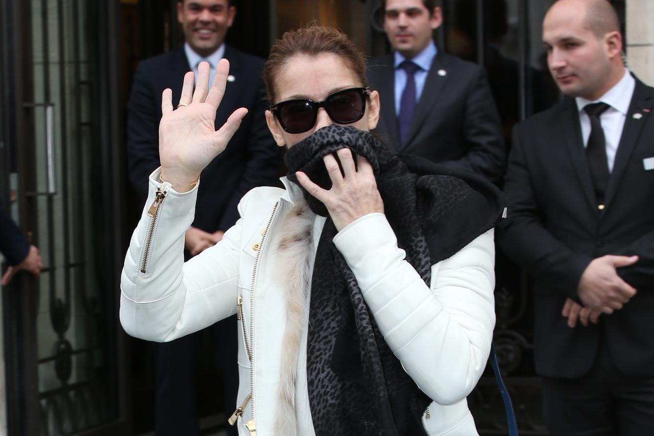 Celine Dion et Rene Angelil a la sortie de leur hotel a Paris